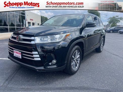 Used 2018 Toyota Highlander XLE AWD/4WD image 1