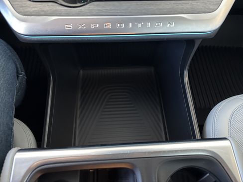 Certified 2025 Ford Expedition Max Platinum image 33