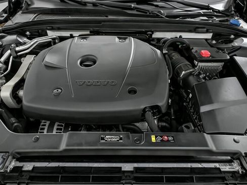 Used 2021 Volvo S60 T6 Momentum w/ Premium Package image 14