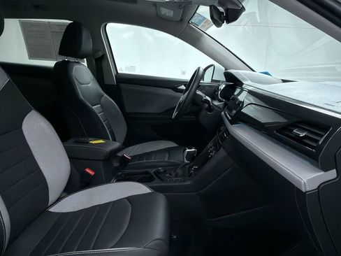 Used 2024 Volkswagen Taos SEL image 12