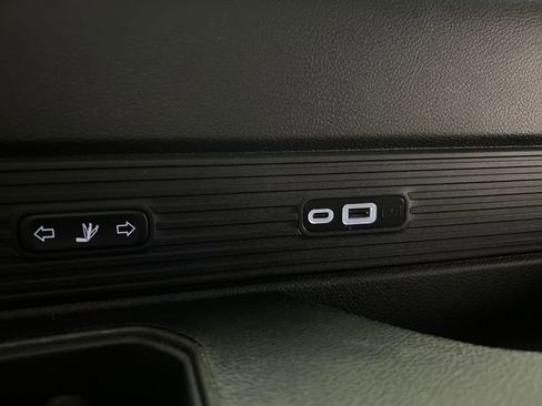 Used 2024 Jeep Wagoneer L Series II image 35