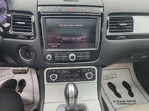Used 2017 Volkswagen Touareg Wolfsburg Edition AWD/4WD image 14