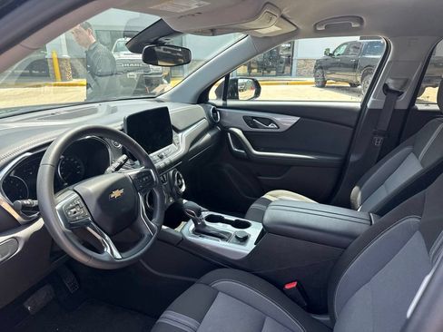 Used 2025 Chevrolet Blazer LT FWD image 9