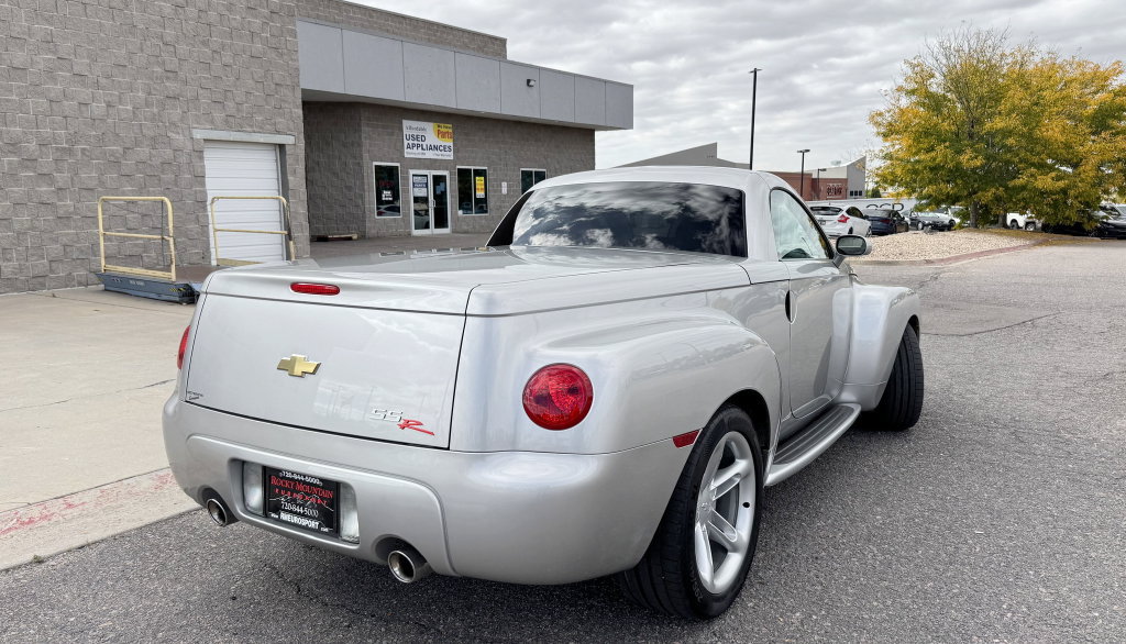 Used 2004 Chevrolet SSR w/ Preferred Equipment Group RWD image 9