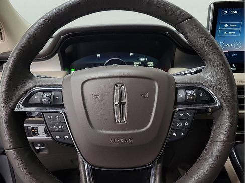 Used 2022 Lincoln Nautilus FWD w/ Premium Package image 19