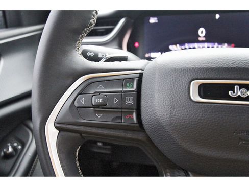 Used 2024 Jeep Grand Cherokee Altitude AWD/4WD image 23