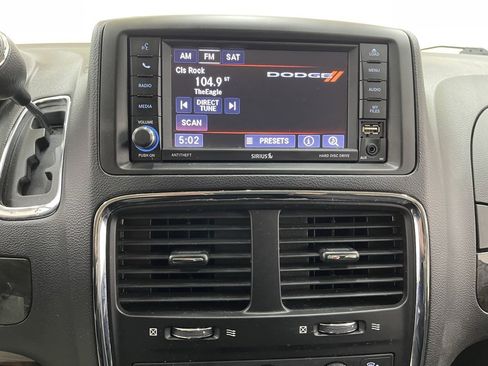 Used 2019 Dodge Grand Caravan SE w/ UConnect Hands-Free Group image 26