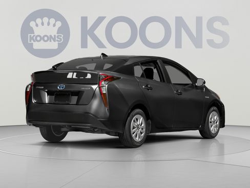 Used 2016 Toyota Prius Four Touring w/ Premium Convenience Package FWD image 2