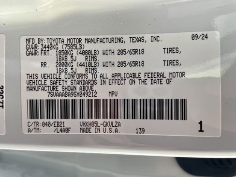 Used 2025 Toyota Sequoia TRD Pro AWD/4WD image 18