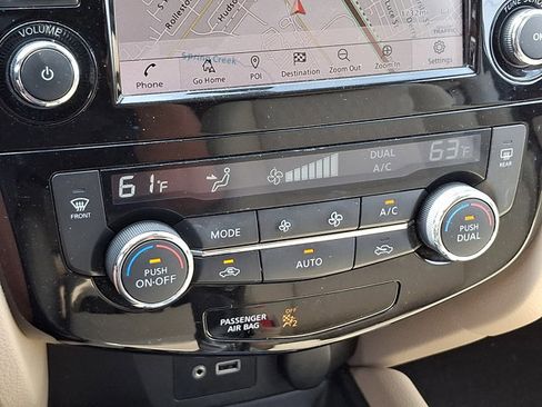 Used 2020 Nissan Rogue SV w/ Premium Package image 14