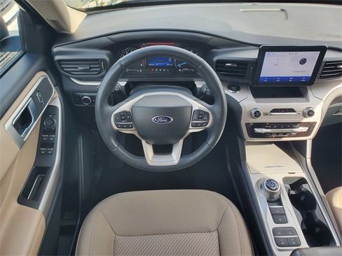 Used 2023 Ford Explorer XLT image 13