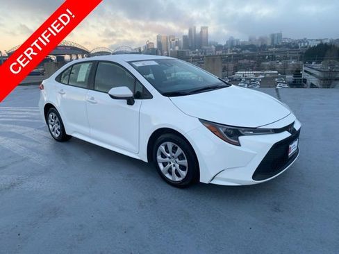 Certified 2022 Toyota Corolla LE image 1
