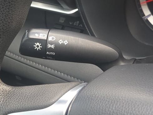 Used 2021 Toyota Highlander L FWD image 39