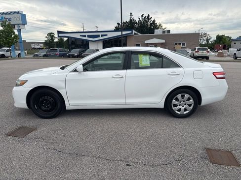 Used 2010 Toyota Camry FWD image 6