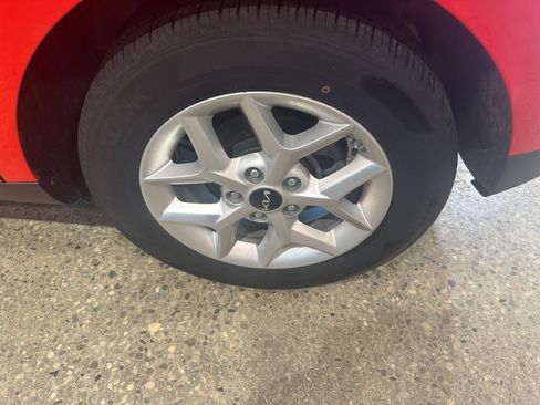 Used 2025 Kia Soul LX w/ LX Technology Package image 30