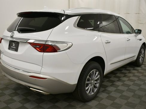 Used 2024 Buick Enclave Premium image 8