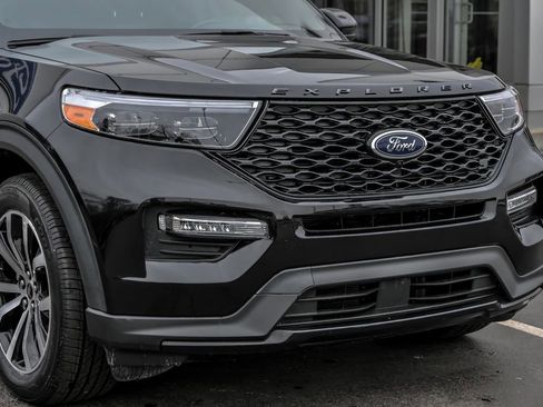 Used 2022 Ford Explorer ST-Line w/ Class IV Trailer Tow Package image 11