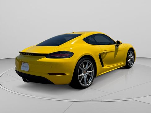 Used 2022 Porsche 718 Cayman RWD image 5