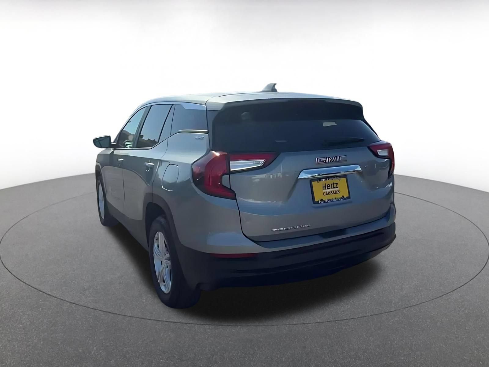 Used 2024 GMC Terrain SLE FWD image 10