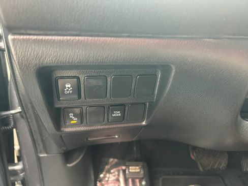 Used 2020 Nissan Pathfinder SV AWD/4WD image 14