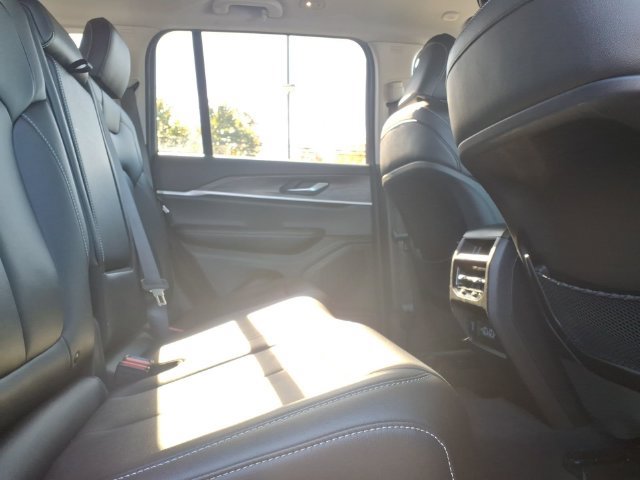 Certified 2023 Jeep Grand Cherokee Limited w/ Black Appearance Package AWD/4WD image 12