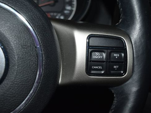 Used 2012 Jeep Grand Cherokee Laredo w/ Laredo E Group image 9