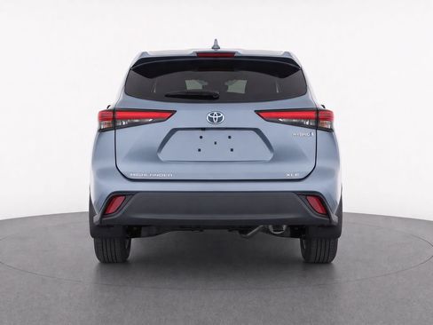 Used 2020 Toyota Highlander XLE AWD/4WD image 7