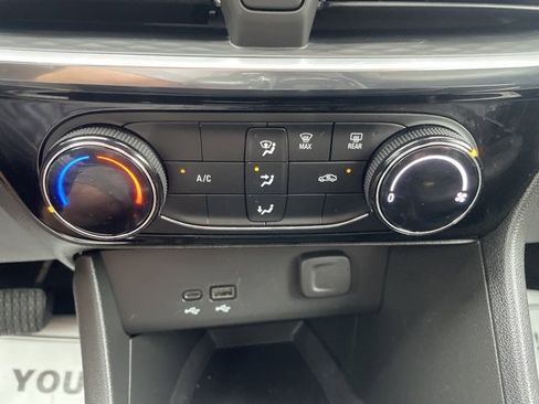 Used 2024 Buick Encore GX Sport Touring image 18