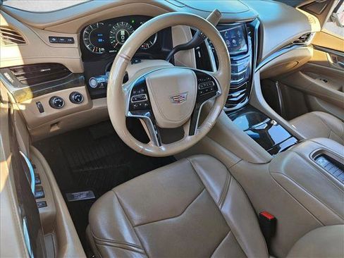 Used 2018 Cadillac Escalade ESV Platinum image 10