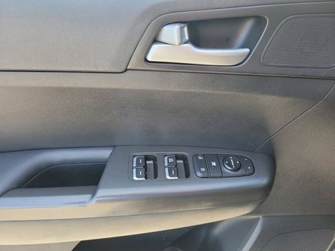 Used 2021 Kia Sportage LX image 15