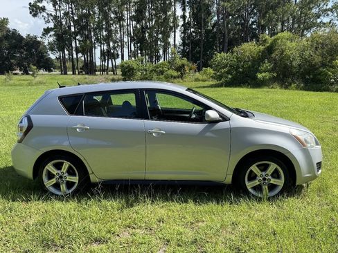 Used 2009 Pontiac Vibe w/ Preferred Package FWD image 3