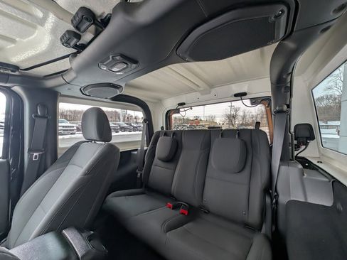 Used 2018 Jeep Wrangler Sport S image 17