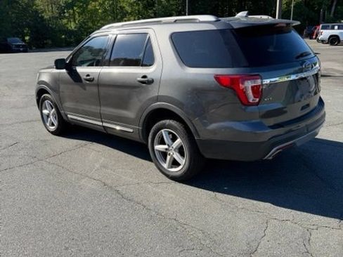 Used 2017 Ford Explorer XLT w/ Equipment Group 202A AWD/4WD image 3