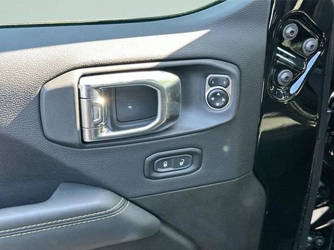 New 2025 Jeep Gladiator High Tide image 16