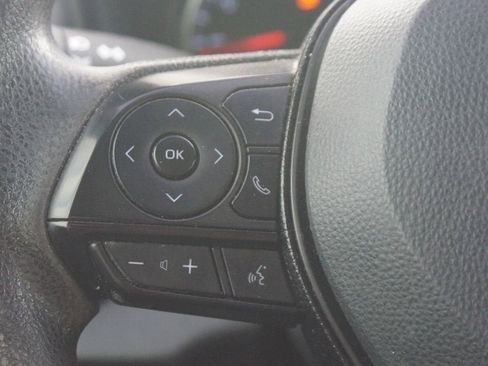 Used 2021 Toyota RAV4 LE FWD image 8