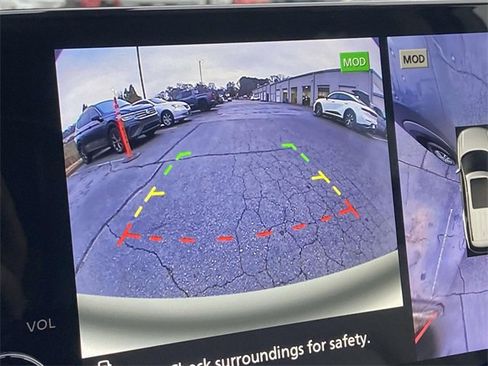 Used 2025 Nissan Pathfinder SL image 25