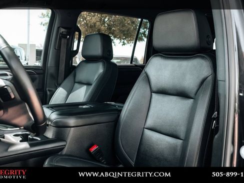 Used 2024 Chevrolet Suburban LT RWD image 18