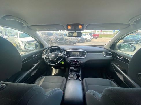 Used 2019 Kia Sorento FWD V6 w/ LX V6 Convenience Package image 13