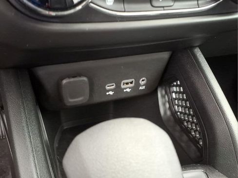 Used 2023 Chevrolet TrailBlazer LT FWD image 18