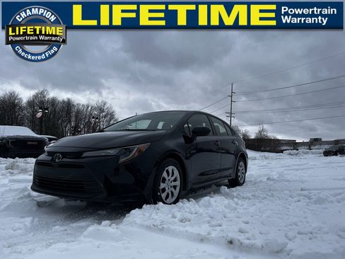 Used 2024 Toyota Corolla LE image 3