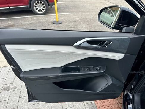 New 2026 Volkswagen Taos SEL image 10