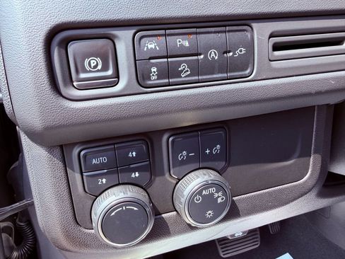 Used 2021 Chevrolet Tahoe Premier AWD/4WD image 13