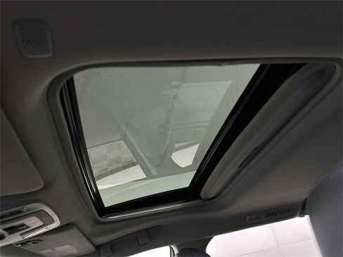 Used 2024 Toyota Sienna XLE image 19