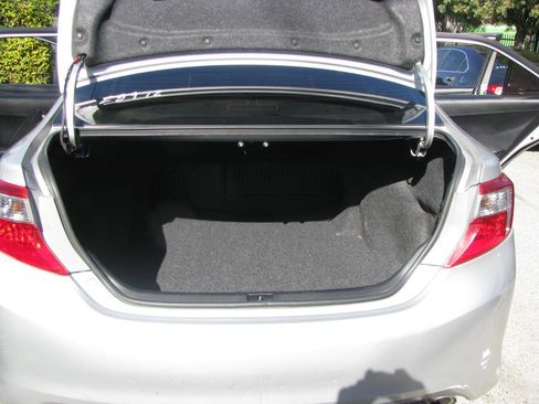 Used 2012 Toyota Camry SE FWD image 7