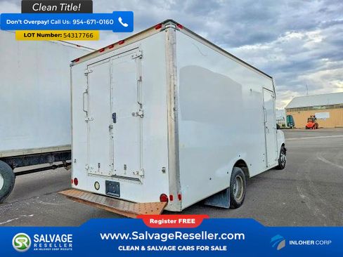 Used 2014 Chevrolet Express 3500 Extended RWD image 4