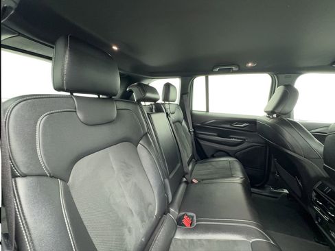 Used 2024 Jeep Grand Cherokee Altitude RWD image 27