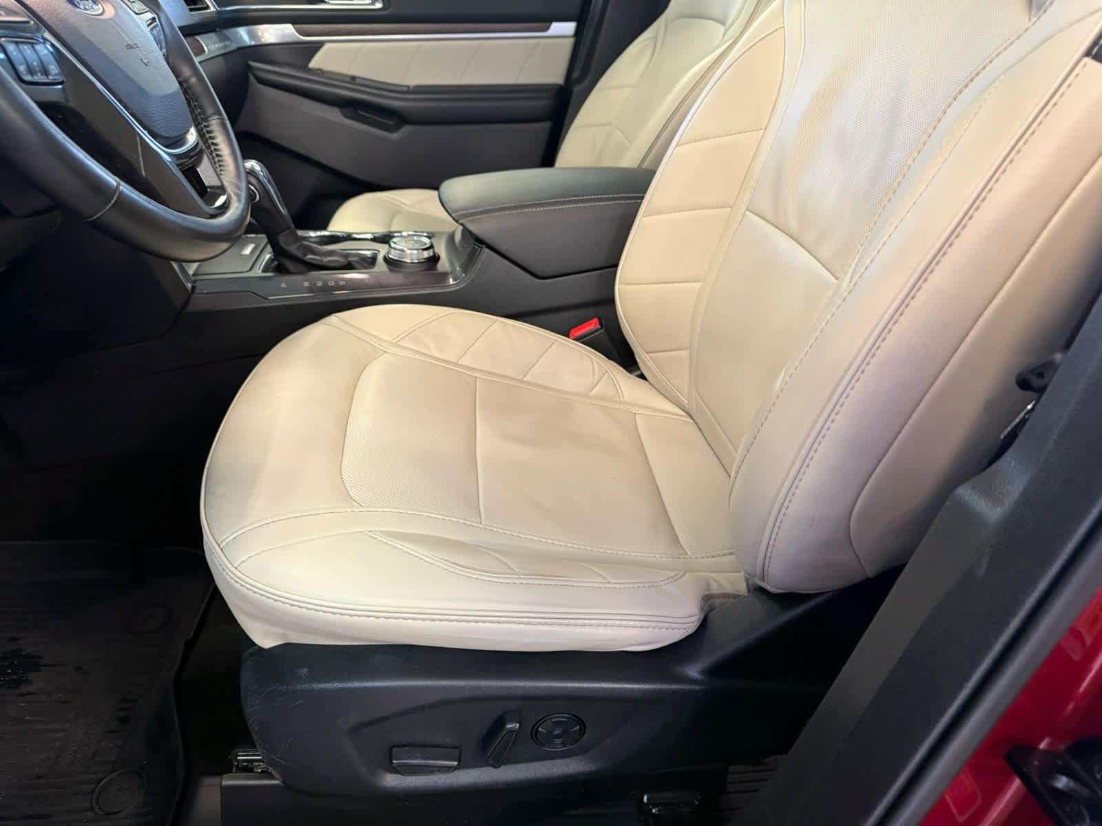 Used 2019 Ford Explorer Limited w/ Limited Luxury Package AWD/4WD image 4