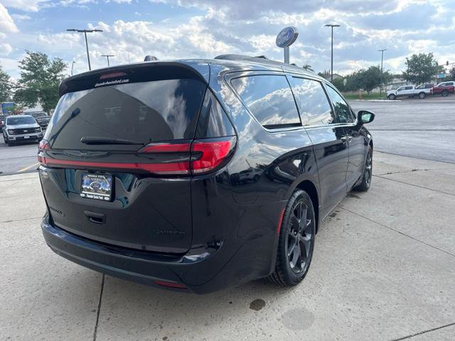 Used 2026 Chrysler Pacifica Limited w/ S Appearance Package FWD image 5