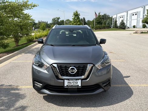 Used 2020 Nissan Kicks SR w/ SR Premium Package FWD image 2