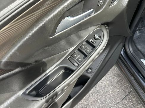 Used 2020 Buick Envision Essence image 12